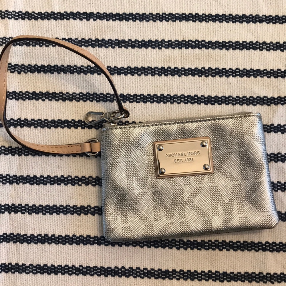 ⭐️ BRAND NEW MINI MK  WRISTLET⭐️